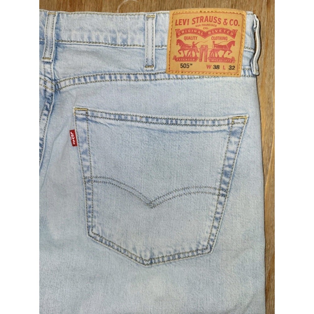Levi's 505 Men's Jeans 38x32 Light Wash Regular Fit Straight Leg Blue Denim 2024 - Picture 4 of 9